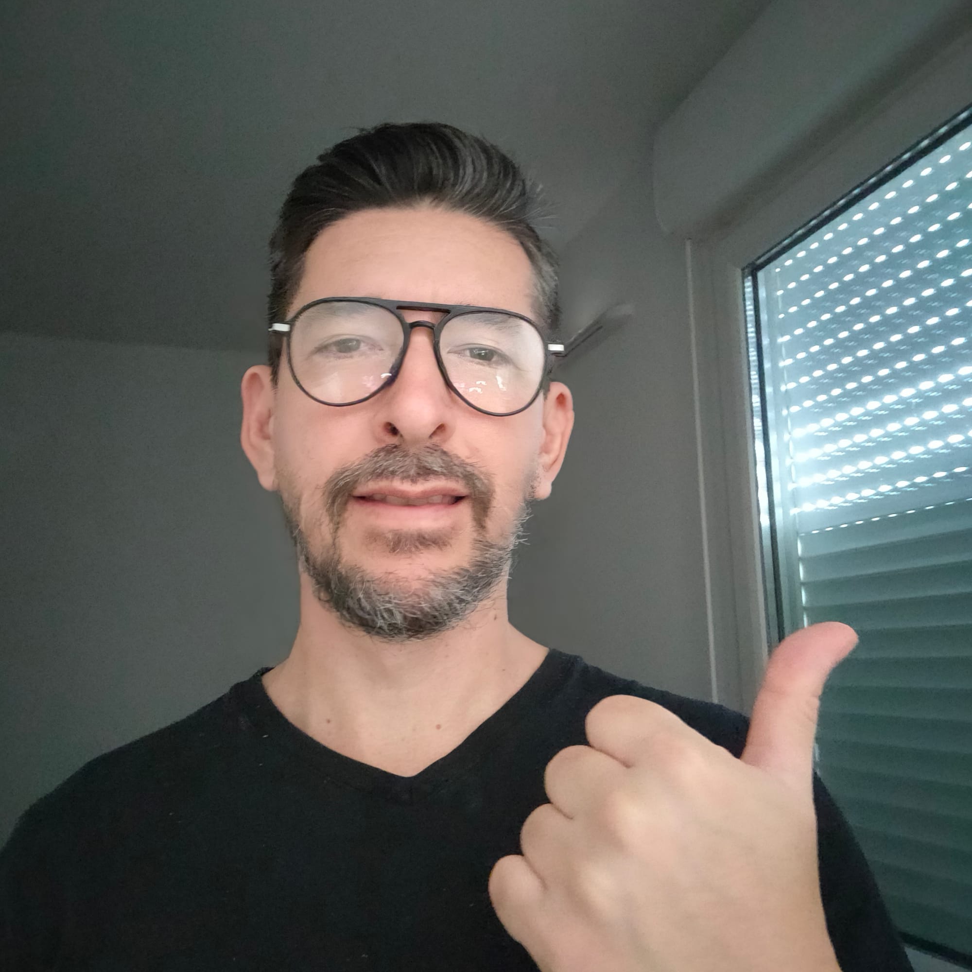 André en train de poser pour les miniatures de youtube ;)